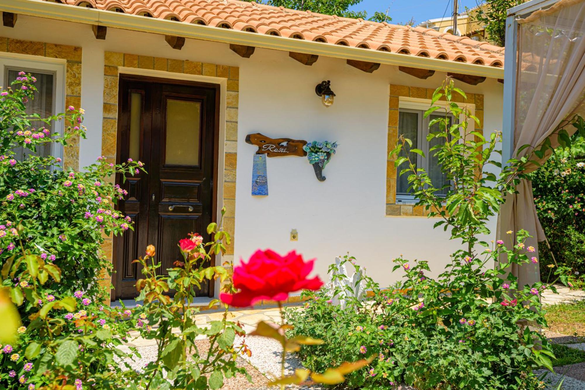 Elena'S Seaside Apartments & Studios Агиос-Гордиос Экстерьер фото